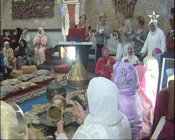 الهولنديات"يحتفلن بليلة المولد النبوي بالصويرة( فيديو‎