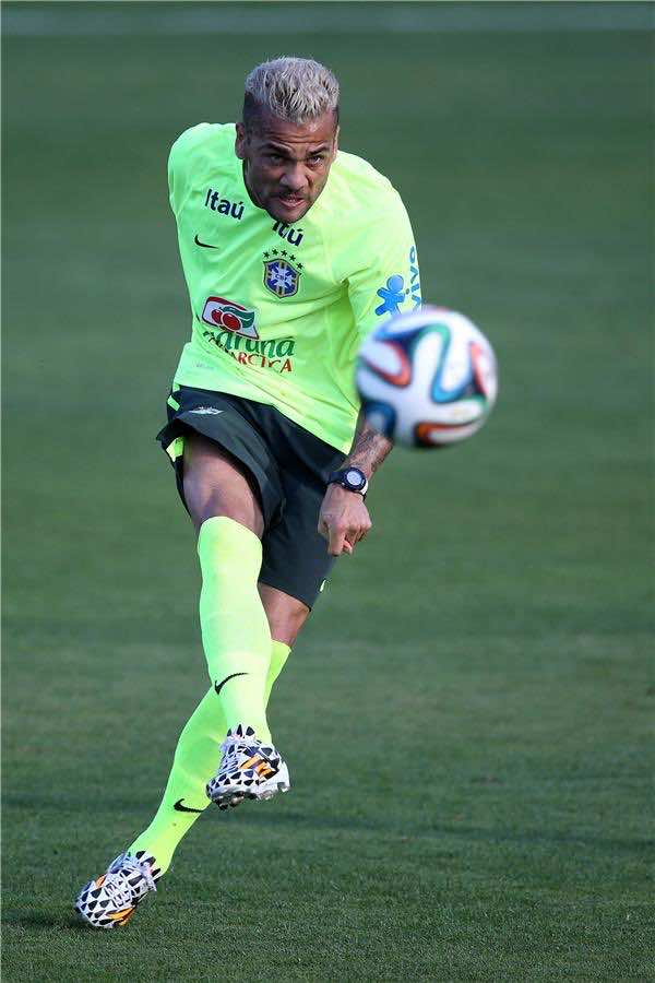 إنريكي لا يريد ألفيس في برشلونة