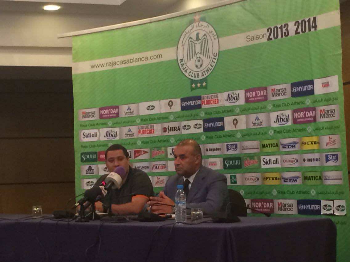 الرجاء وبنشيخة يُبقيان راتب المدرب سرا بينهما