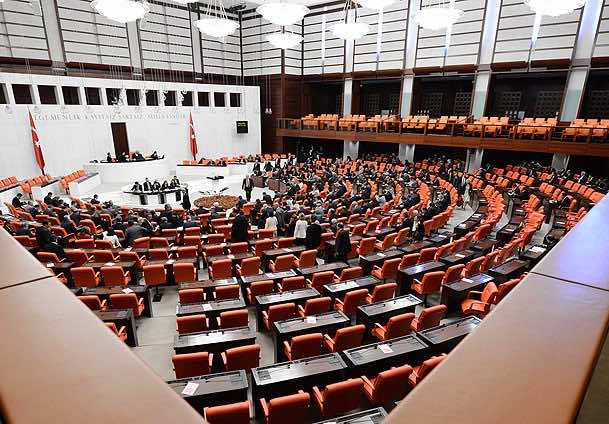 الحجاب يظهر في البرلمان لاول مرة منذ 15 عاما