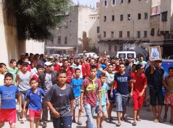 جنازة الضحية الثاني للتشرميل  تتحول إلى مظاهرة ضد الانفلات الأمني بفاس