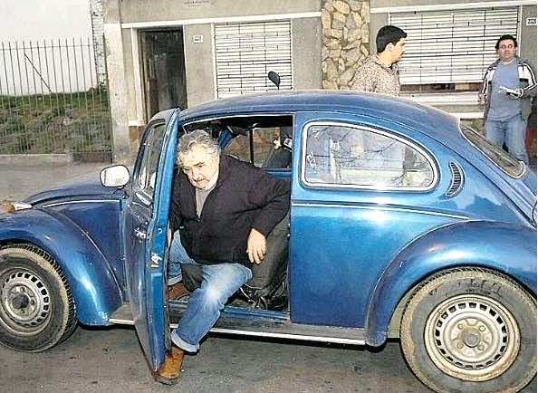 خوسيه موخيكا عاش "حياة استثنائية" من بائع ازهار وثائر الى رئيس للاوروغواي