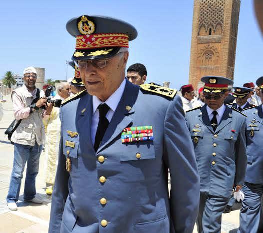 "فيتو" الجنرال يمنع الجيش من التعاقد مع الأجانب