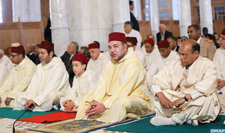 محمد السادس و المرزوقي يؤديان صلاة الجمعة