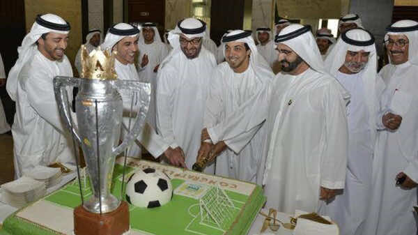 أمراء الامارات العربية المتحدة يحتفلون بتتويج مانشستر سيتي 