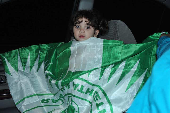 جمهور الرجاء يحتفل في شاطئ عين الذئاب 