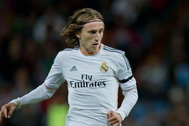 مورديتش الكرواتي يمدد تعاقده مع ريال مدريد