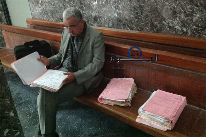 16 قاضيا بدون مكاتب يزاولون مهنتهم في بهو محكمة الإستئناف بطنجة 