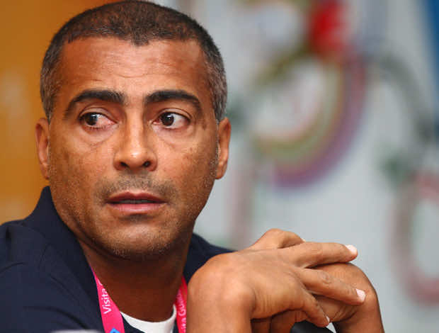  روماريو يطالب بسجن مسؤولي الاتحاد المحلي لكرة القدم