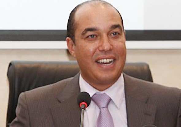 أوزين يطالب الحكومة بالاعتذار على "الانزلاق الأخلاقي" في حفل طوطو والبولفار