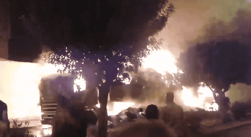 النيران تلتهم شاحنة بالطريق السيار مراكش أكادير-فيديو