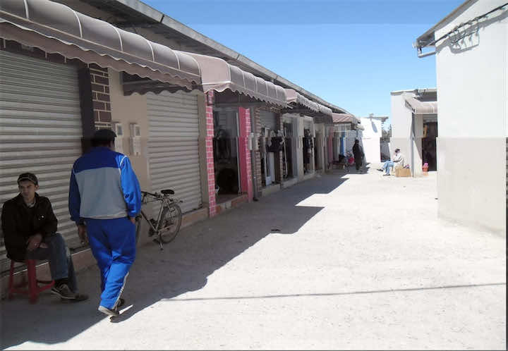 الأسواق النموذجية بوجدة ..الوجه الأخر لفشل سياسة إحتواء الباعة المتجولين