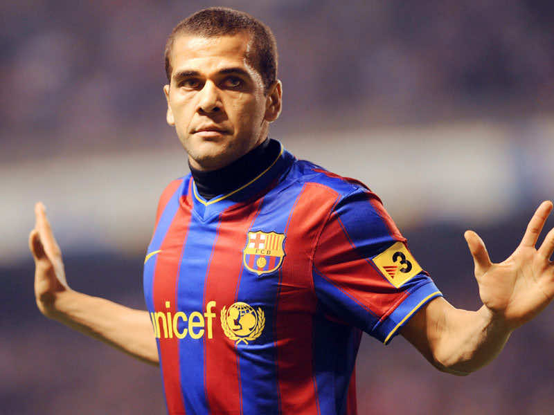 ألفيش يرى أنه "محتقر" في برشلونة ويرفض الانتقال إلى  باري سان جيرمان