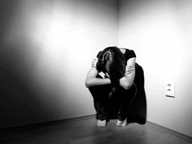 دراسة: الأرق المزمن يزيد الاكتئاب لدى الشابات