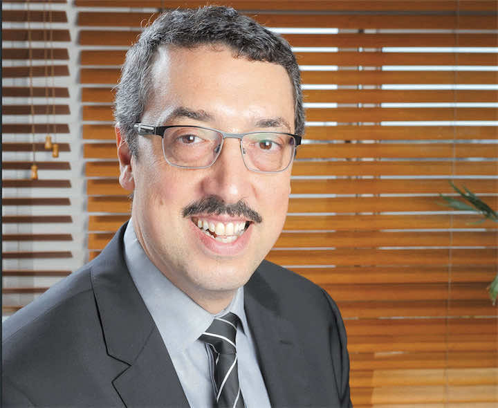 بنعزوز يتجه إلى خوصصة الطرق السيارة بالمغرب