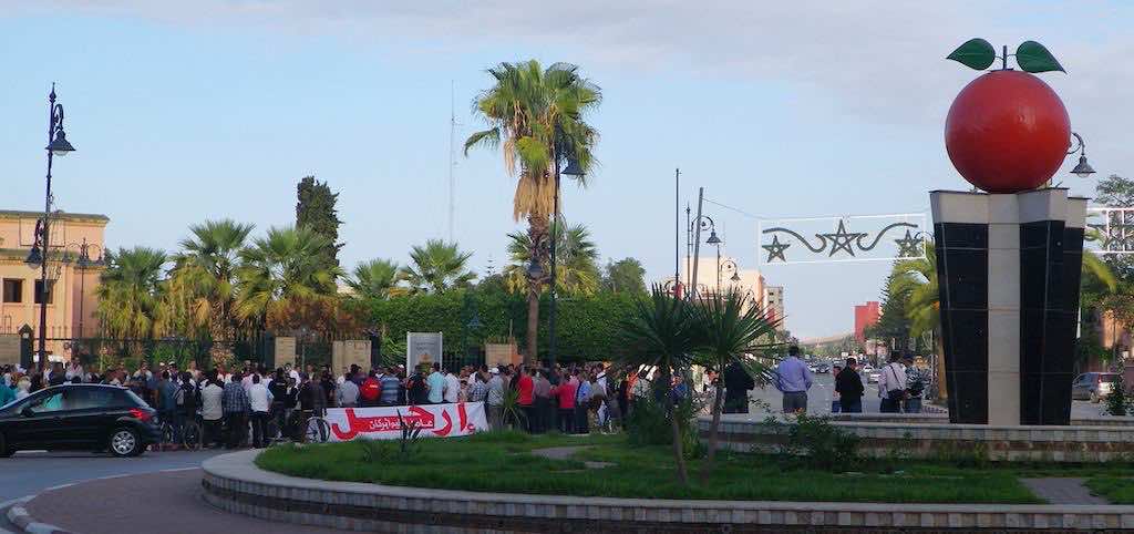 أكثر من 40 جمعية ترفع شعار "ارحل" في وجهة عامل بركان