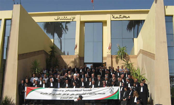 محامون يتظاهرون تنديدا باعتداء الجيش الجزائري على مواطن مغربي