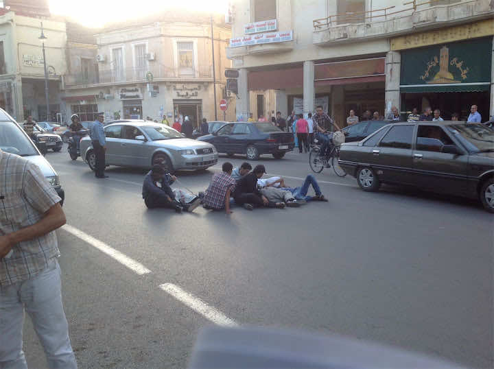 المعطلون المكفوفون يقطعون الشارع الرئيسي بوجدة (فيديو)