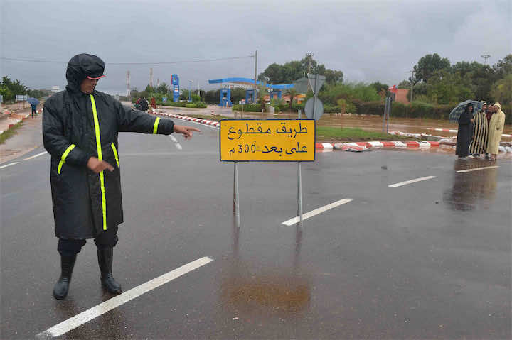 وزارة التجهيز تحذر  السائقين من استعمال عدد من المحاور الطرقية بعدد من الأقاليم