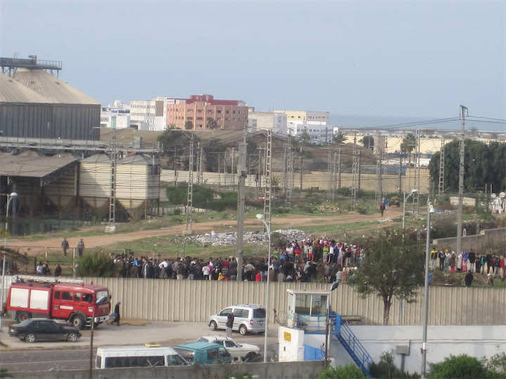 القطار المتوجه الى الرباط يقطع رجلي شاب عند مدخل محطة عين السبع
