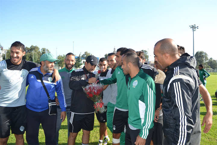 جمهور الرجاء يتصالح مع لاعبيه بباقة ورد   