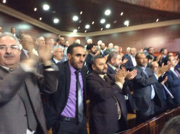 المصادقة على قانون المالية 2015ولشكر يصف الاغلبية بـ"البيادق "