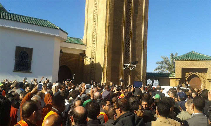 صور...جثمان باها يصل إلى مسجد الشهداء