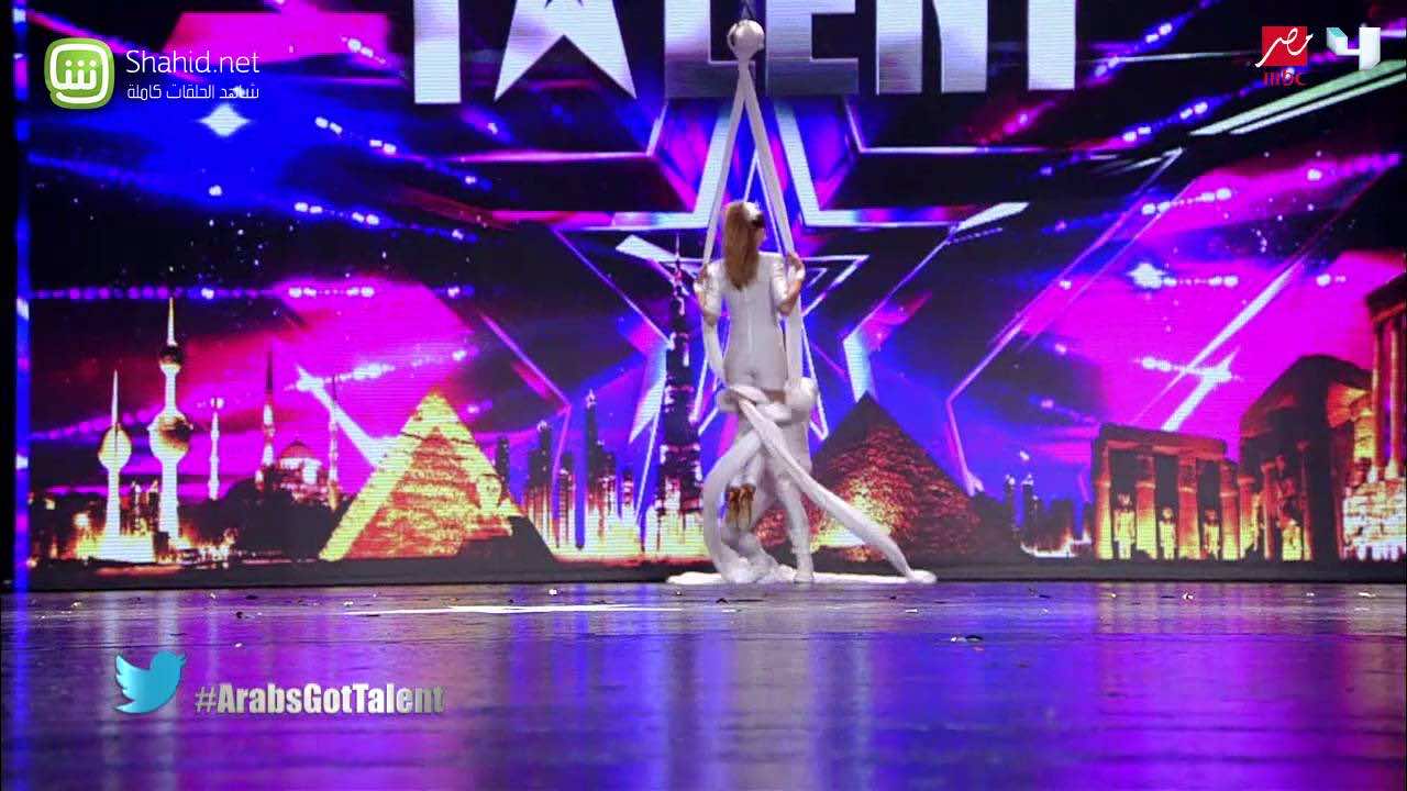 بعد ايمان الشميطي.. متسابقة طنجاوية تخطف الانظار على مسرح Arabs Got Talent .فيديو