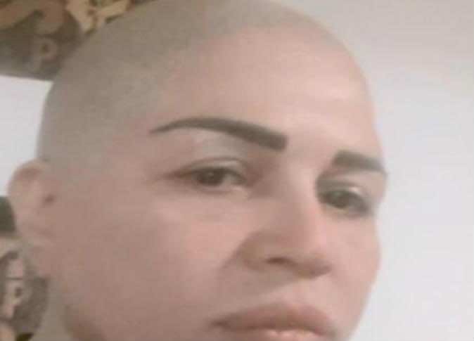 الهام شاهين تحلق شعرها كليا...والسبب؟! "فيديو"