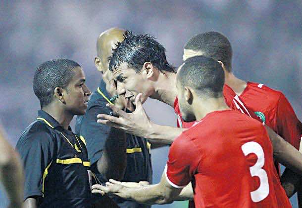 بالفيديو ... الحكم الذي أقصى تونس سبق له الإساءة للمغرب أمام الجزائر
