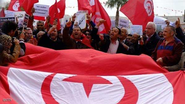 المانوني ووزراء وقادة أحزاب يمثلون المغرب في مسيرة مناهضة الإرهاب بتونس