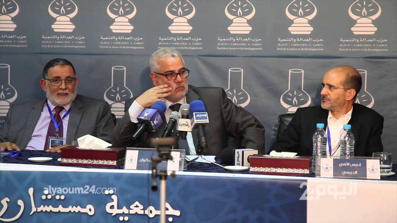 السياسيون يتنافسون على حشد أكبر عدد من المعجبين الافتراضيين