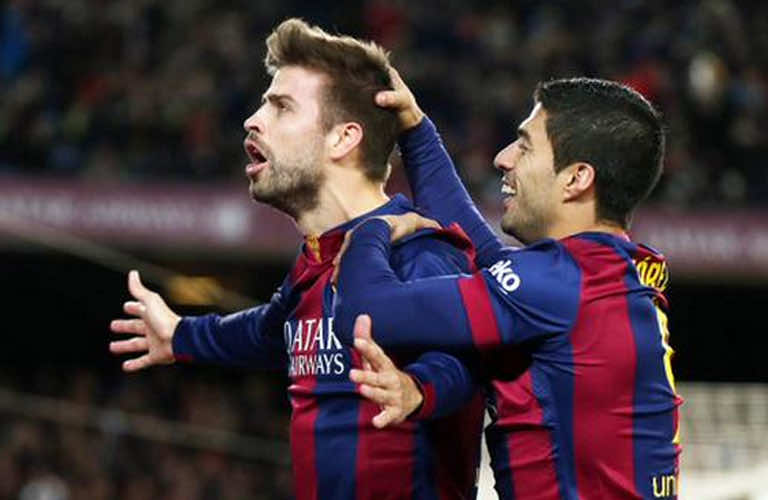 بيكي يصف لاعبا من برشلونة بـ "ممثل البورنو" وآخر بـ" الحيوان الأليف"