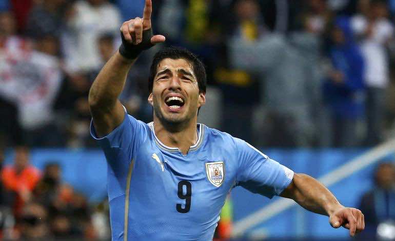 سواريز يريد رد الاعتبار إلى نفسه بعد فضيحة فساد الفيفا