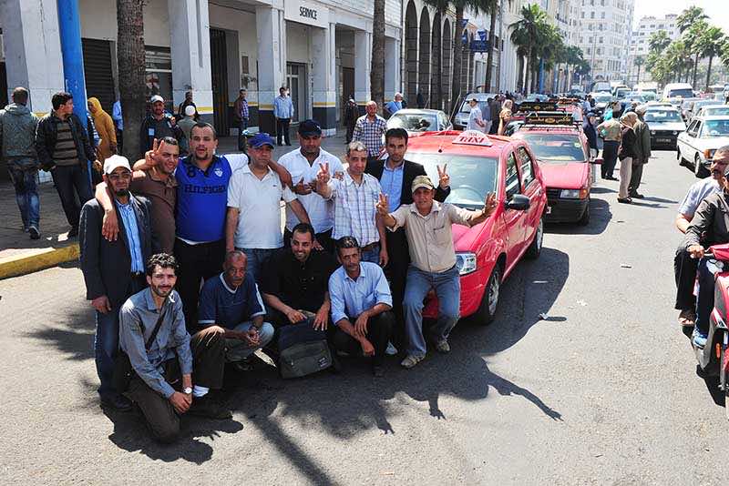 البيضاء:سائقو الطاكسيات يحتجون بسبب الترامواي والكريمات