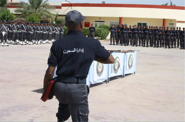 موظفو السجون: أحمونا من اعتداءات المساجين