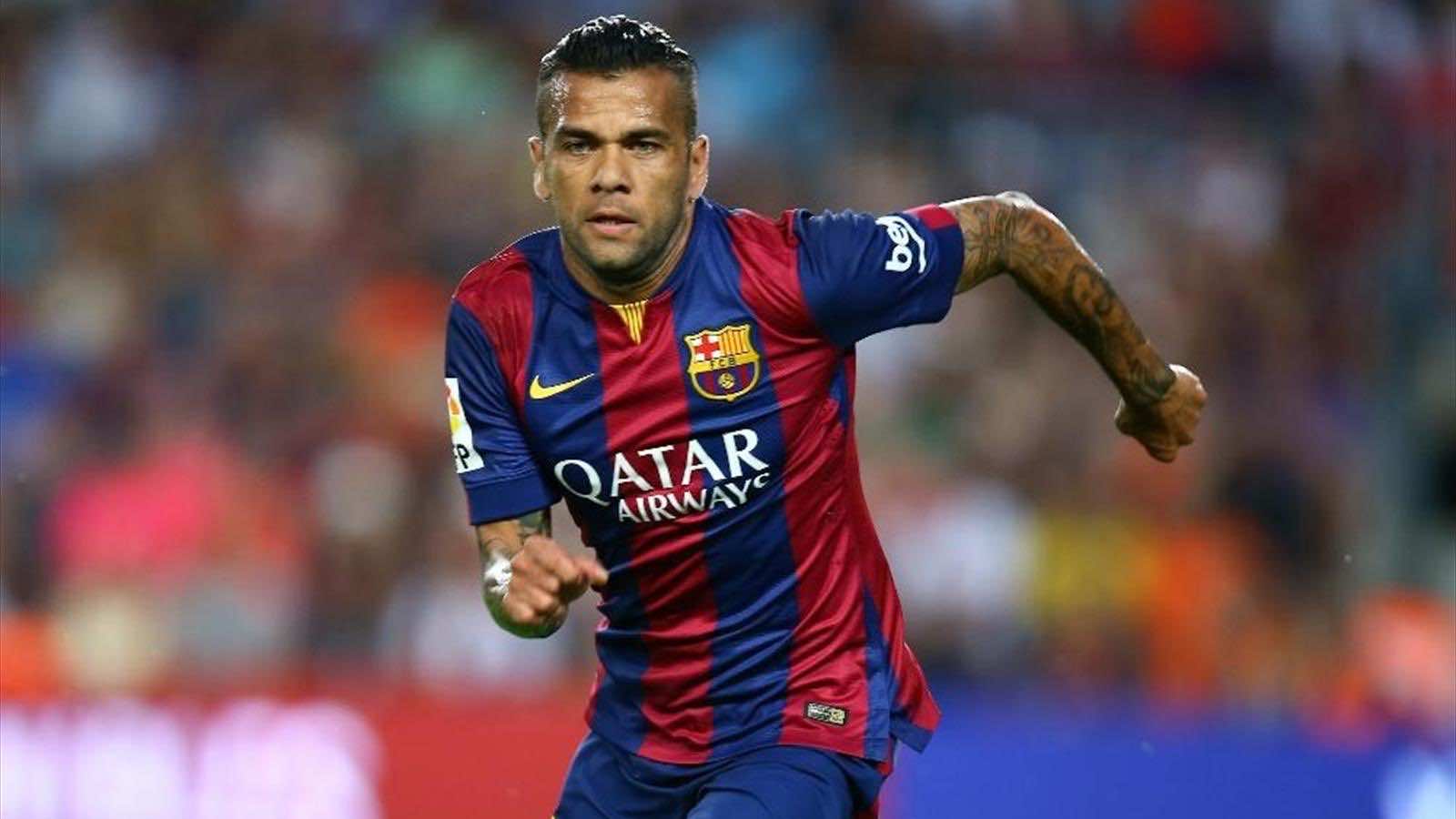 ألفيس يجدد عقده مع برشلونة بعد "طول انتظار"