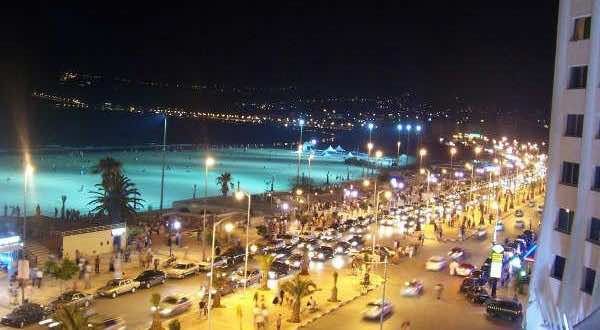 جرافات البلدية تشرع في هدم حانات كورنيش طنجة -فيديو