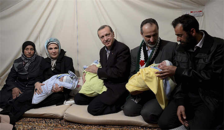 أردوغان يعتزم تناول الإفطار مع اللاجئين السوريين