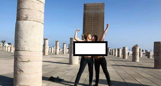 ناشطات من "فيمن" تبادلن القبل عاريات أمام صومعة حسان بالرباط!