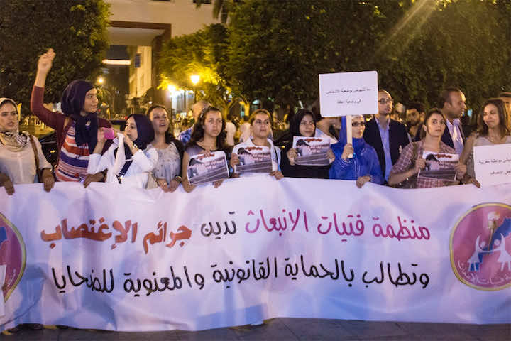 مغاربة يتظاهرون أمام البرلمان طلبا لـ"حق" فوزية المغتصبة - فيديو