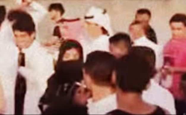 بالفيديو: تحرش جماعي بفتاتين في السعودية يوم العيد يثير ضجة