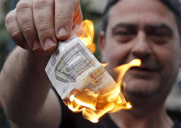 أزمة اليونان تكشف عن عائلة أوروبية واحدة كبيرة.. لكن تعيسة!