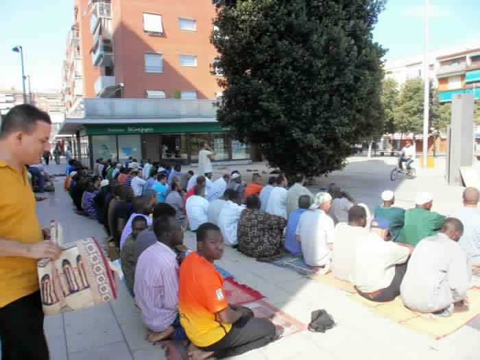 مغاربة برشلونة ورمضان.. في انتظار أذان صلاة المغرب