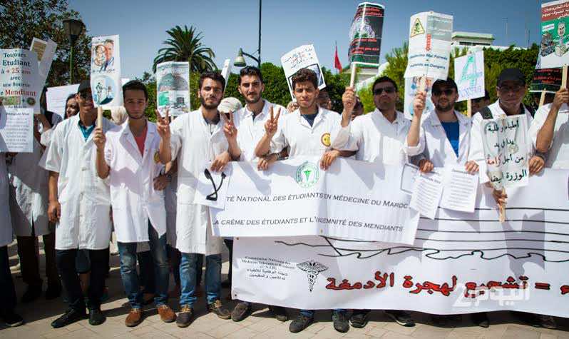 التنسيقية الوطنية لطلبة الطب: لا نرفض الخدمة الصحية لأسباب مادية بل لإجبارنا عليها
