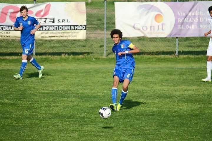 عميد المنتخب الإيطالي قريب من حمل قميص الأسود