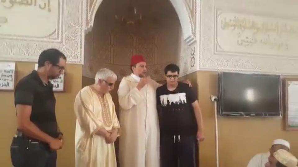 أسرة إسبانية تعتنق الاسلام في الجديدة_فيديو