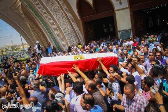 الأسرة الفنية المصرية تودع النجم نور الشريف بالدموع-صور وفيديو