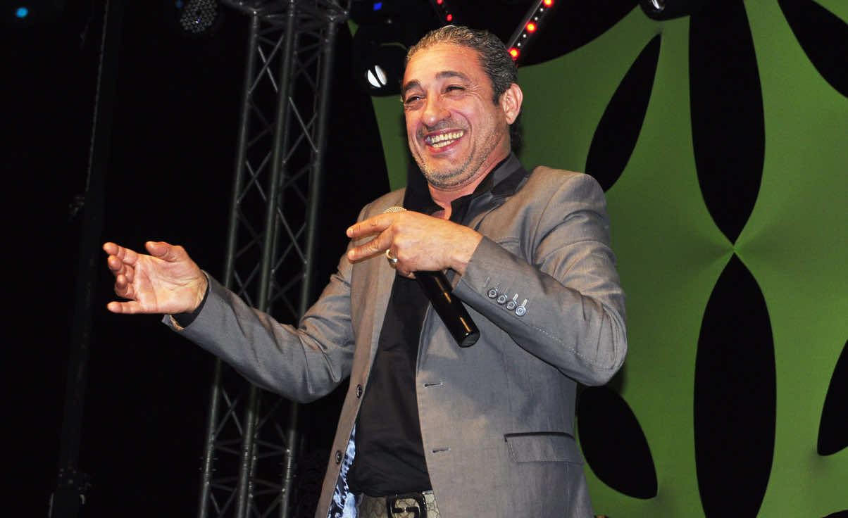 الصنهاجي يجري عملية جراحية -صور