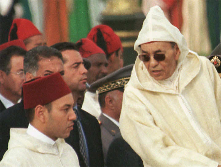 كيف طوق محمد السادس الخلافات حول البيعة بعد رحيل الحسن الثاني